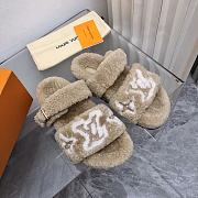 Louis Vuitton Fur Flat Sandals In Beige White Pattern - 1