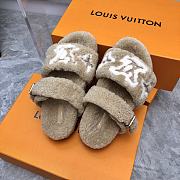 Louis Vuitton Fur Flat Sandals In Beige White Pattern - 4