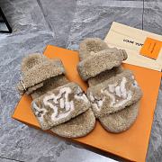 Louis Vuitton Fur Flat Sandals In Beige White Pattern - 2