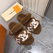 Louis Vuitton Fur Flat Sandals In Brown White Pattern - 1