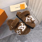 Louis Vuitton Fur Flat Sandals In Brown White Pattern - 2