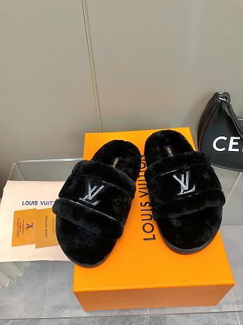 Louis Vuitton Fur Slipper In Black