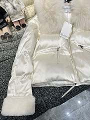 Max Mara Short Down Jacket In White - 4