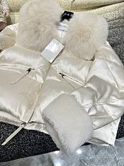 Max Mara Short Down Jacket In White - 2