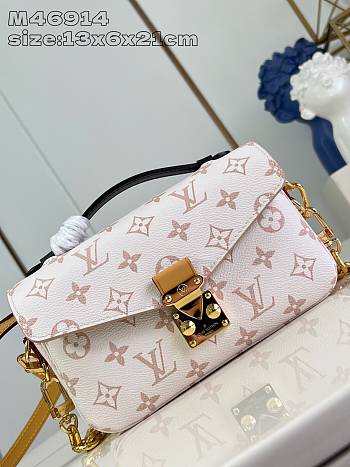 Louis Vuitton Pochette Métis East West Monogram Dune M46914