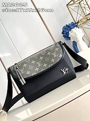 Louis Vuitton Pulse Messenger M12625 - 1