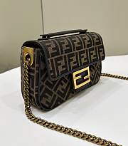 Fendi Baguette Chain Midi Bag Brown - 4