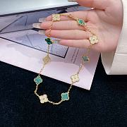 Van Cleef & Arpels Alhumbra Vintage Necklace Gold Tone In Green - 3