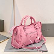 Balenciaga Medium Le City tote bag in pink - 4