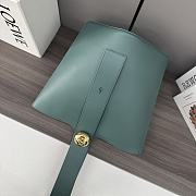 Loewe Medium Pebble Bucket Bag Green - 6