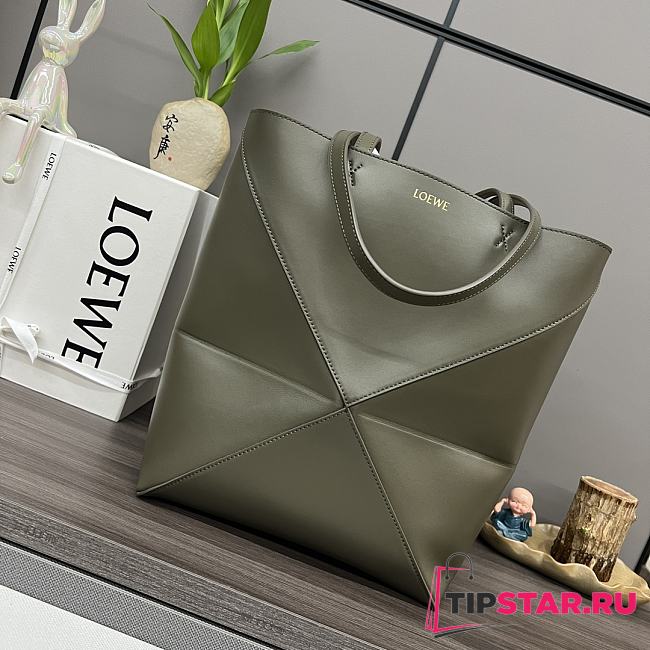 Loewe Puzzle Fold Tote bag in green - 1