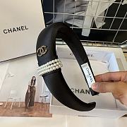 Chanel pearl headband in black/white - 6