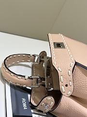 Fendi Peekaboo's iconic handbag light pink - 2