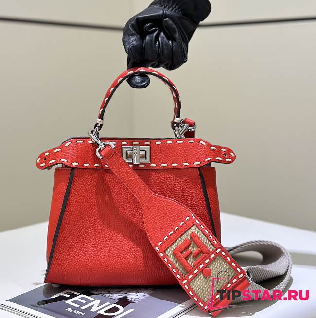 Fendi Peekaboo's iconic handbag red - 1