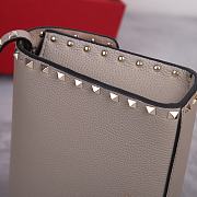 Valentino Garavani small Rockstud shoulder bag - 2