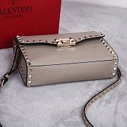 Valentino Garavani small Rockstud shoulder bag - 5