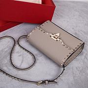 Valentino Garavani small Rockstud shoulder bag - 6