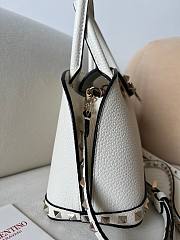 VALENTINO UNI GARAVANI ROCKSTUD SMALL HANDBAG IN GRAINY CALFSKIN WHITE - 2