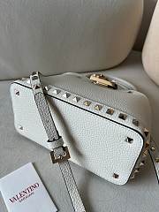 VALENTINO UNI GARAVANI ROCKSTUD SMALL HANDBAG IN GRAINY CALFSKIN WHITE - 4