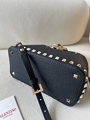 VALENTINO UNI GARAVANI ROCKSTUD SMALL HANDBAG IN GRAINY CALFSKIN BLACK - 3