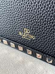 VALENTINO UNI GARAVANI ROCKSTUD SMALL HANDBAG IN GRAINY CALFSKIN BLACK - 2