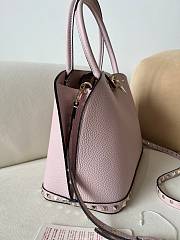 VALENTINO GARAVANI ROCKSTUD SMALL HANDBAG IN GRAINY CALFSKIN PINK - 5