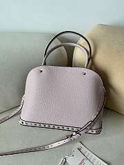 VALENTINO GARAVANI ROCKSTUD SMALL HANDBAG IN GRAINY CALFSKIN PINK - 3