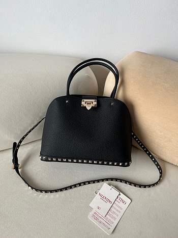 VALENTINO GARAVANI ROCKSTUD SMALL HANDBAG IN GRAINY CALFSKIN BLACK