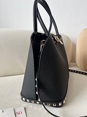 VALENTINO GARAVANI ROCKSTUD SMALL HANDBAG IN GRAINY CALFSKIN BLACK - 3