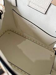 VALENTINO GARAVANI ROCKSTUD SMALL HANDBAG IN GRAINY CALFSKIN WHITE - 2