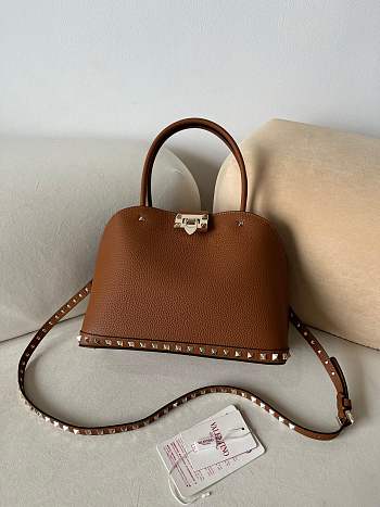 VALENTINO GARAVANI ROCKSTUD SMALL HANDBAG IN GRAINY CALFSKIN BROWN