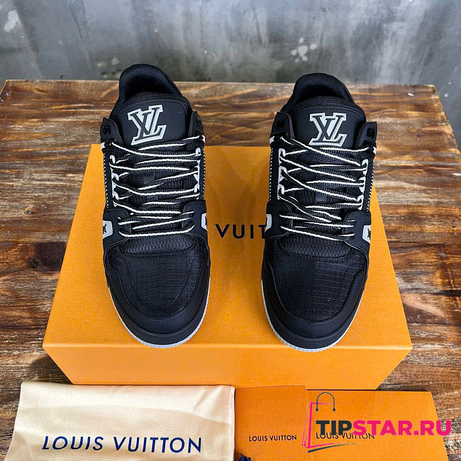 Louis Vuitton LV Trainers In Black - 1