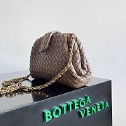 Bottega Veneta Small Lauren 1980 clutch in padded brown - 4