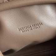 Bottega Veneta Small Lauren 1980 clutch in padded brown - 3