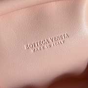 Bottega Veneta Small Lauren 1980 clutch in padded cameo - 4