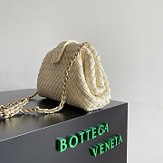 Bottega Veneta Small Lauren 1980 clutch in padded white - 2