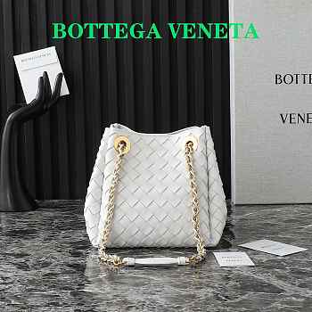 Bottega Veneta Small Parachute Shoulder bag in supple Intrecciato leather white