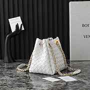 Bottega Veneta Small Parachute Shoulder bag in supple Intrecciato leather white - 6