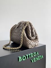 Bottega Veneta Lauren 1980 clutch in padded brown - 2