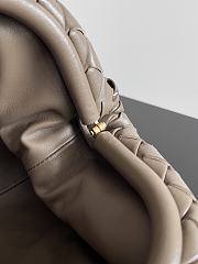 Bottega Veneta Lauren 1980 clutch in padded brown - 4