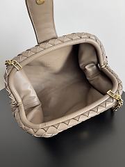 Bottega Veneta Lauren 1980 clutch in padded brown - 5