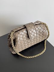 Bottega Veneta Lauren 1980 clutch in padded brown - 6