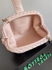 Bottega Veneta Lauren 1980 clutch in padded cameo - 5