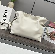 Loewe Medium Flamenco clutch in nappa calfskin white - 4