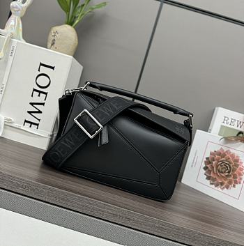 Loewe Puzzle bag in classic lambskin black