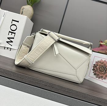 Loewe Puzzle bag in classic lambskin white