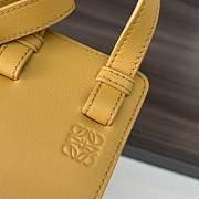 Loewe Slice bag in shiny calfskin yellow - 2