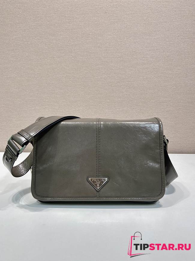 Prada Medium triangle logo messenger bag green - 1