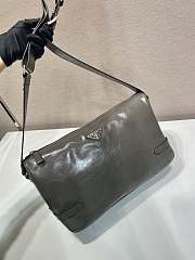 Prada Triangle logo messenger bag green - 4