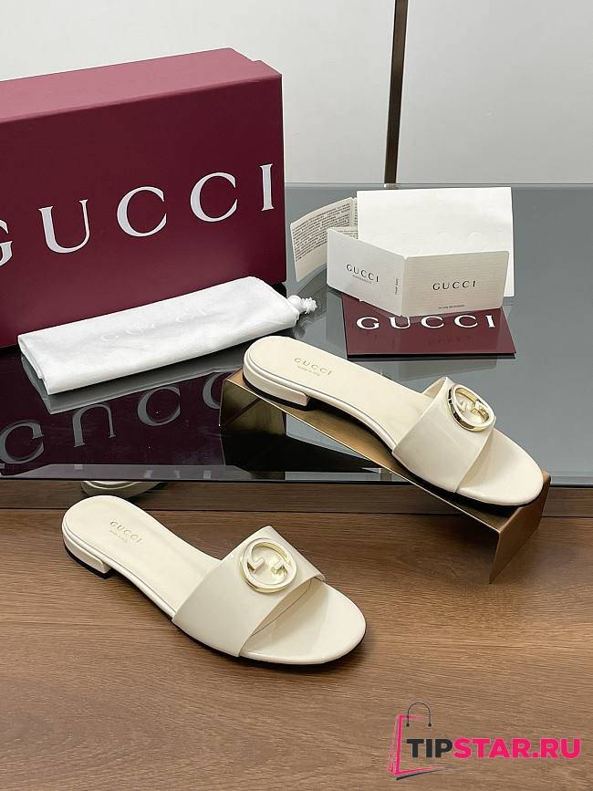 Gucci Women's Round Interlocking G sandal in milk white - 1